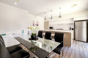 Dining - Belmont Beauty Relaxing Poolside Stay for Families (Belmont)