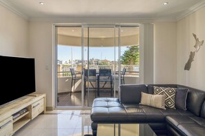 Books - Boardwalk Bliss Explore the Lively Mindarie Marina (Mindarie)