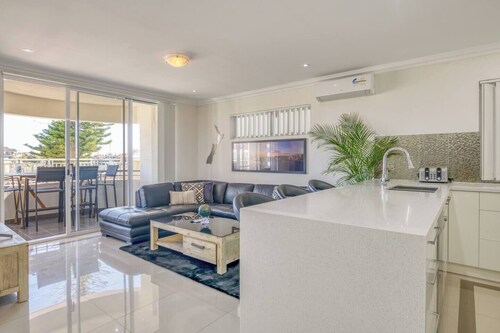 Boardwalk Bliss Explore the Lively Mindarie Marina