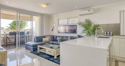 Boardwalk Bliss Explore the Lively Mindarie Marina