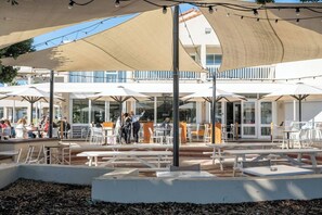 Outdoor dining - Boardwalk Bliss Explore the Lively Mindarie Marina (Mindarie)