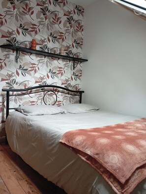2 bedrooms, travel crib, free WiFi, bed sheets - L'essentiel en campagne (Calais) Farmhouse 10 minutes from the beach! Private Parking! (Guemps)