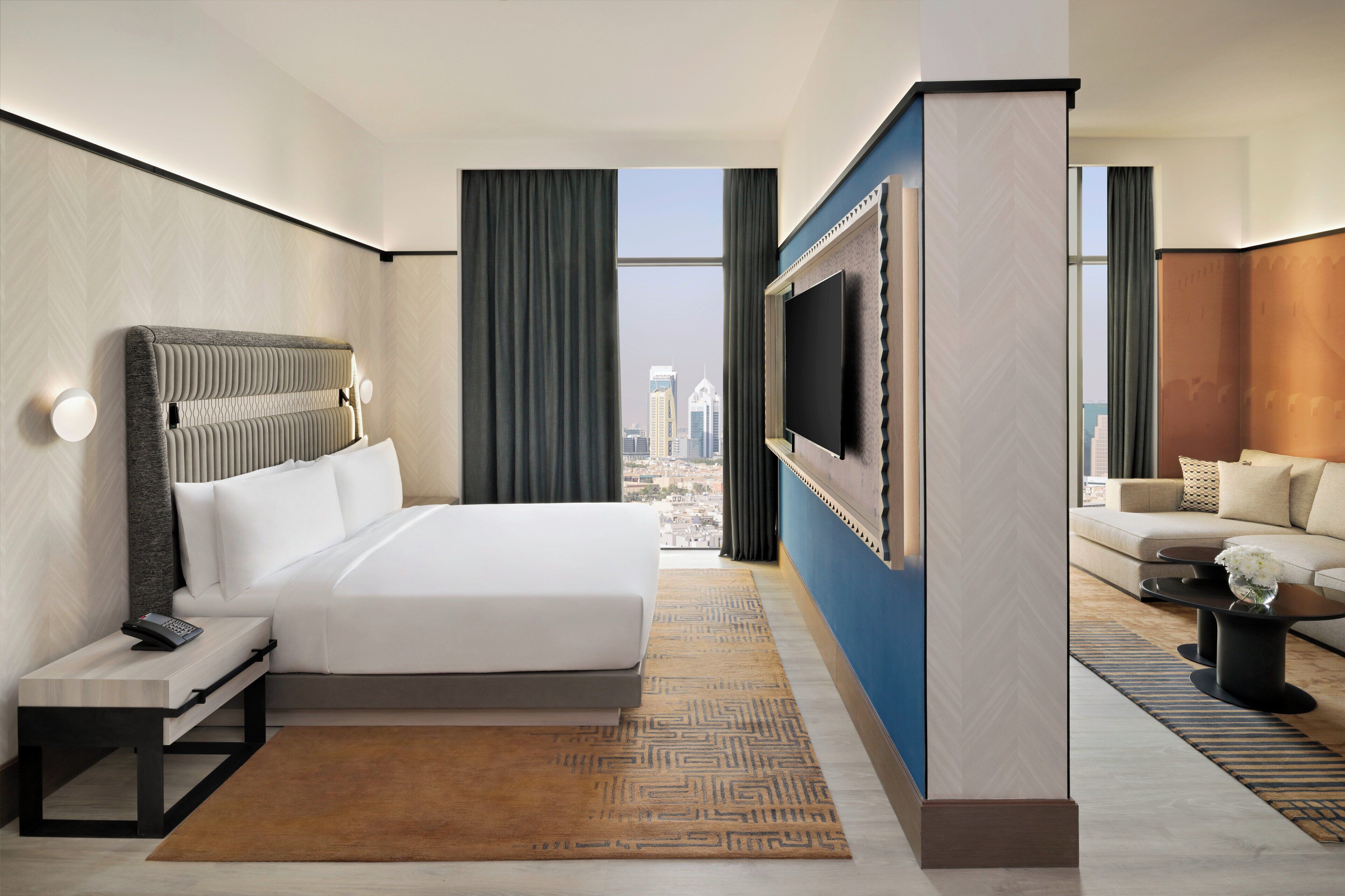 Minibar, Zimmersafe, individuell dekoriert, individuell eingerichtet