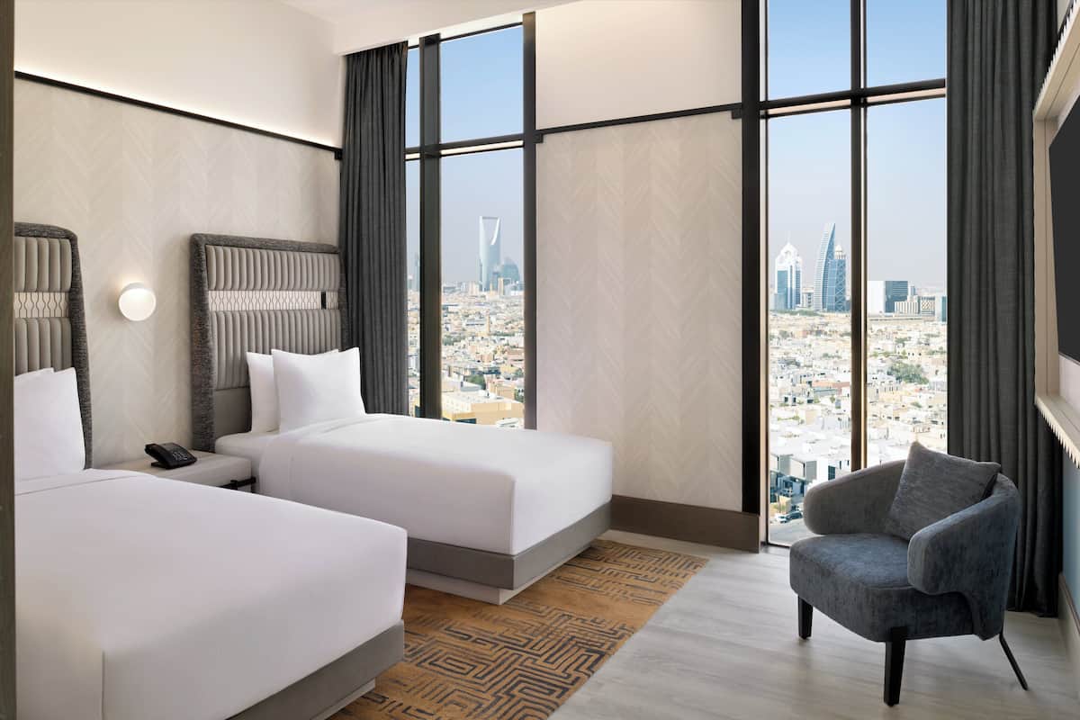 Minibar, Zimmersafe, individuell dekoriert, individuell eingerichtet