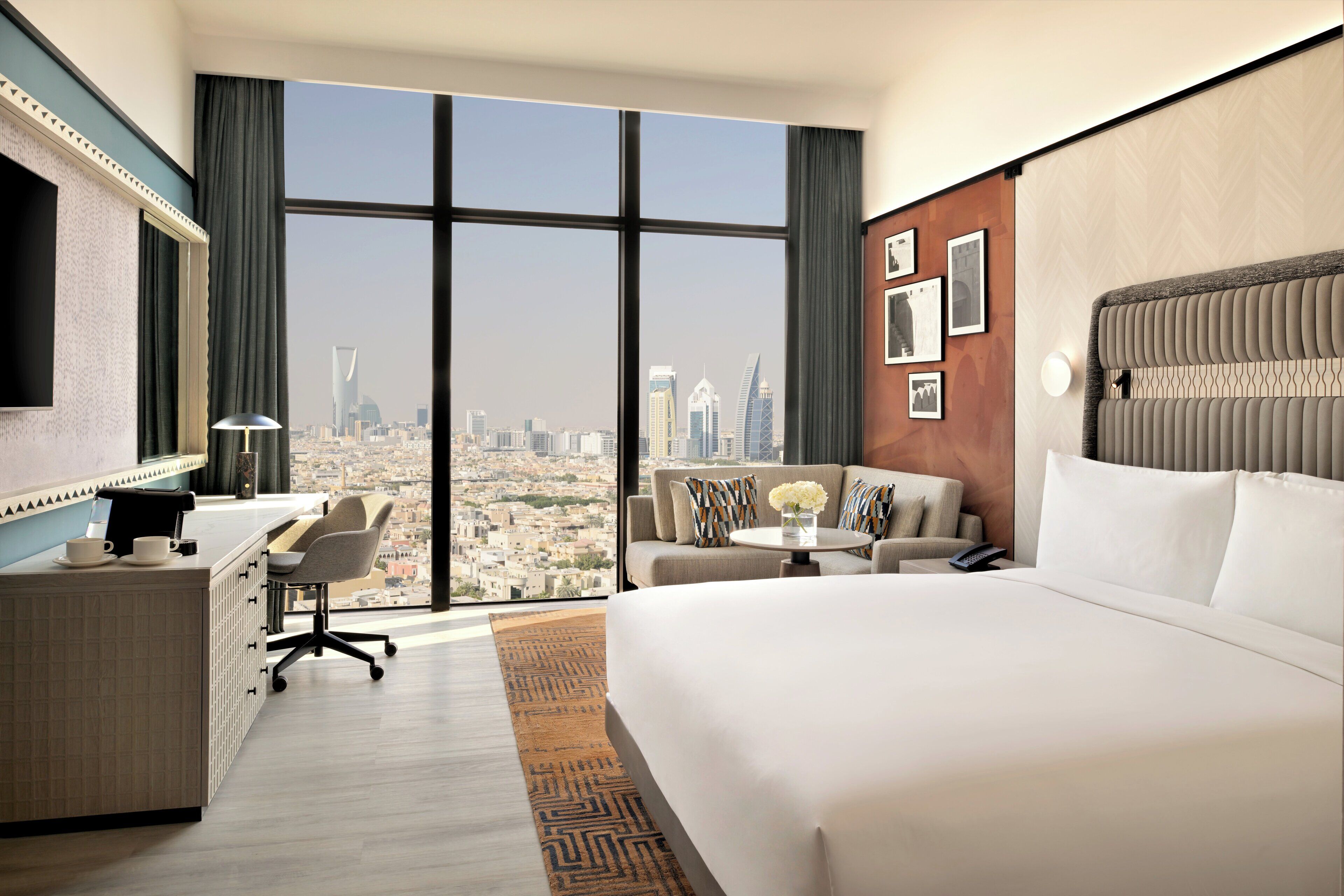 Minibar, Zimmersafe, individuell dekoriert, individuell eingerichtet