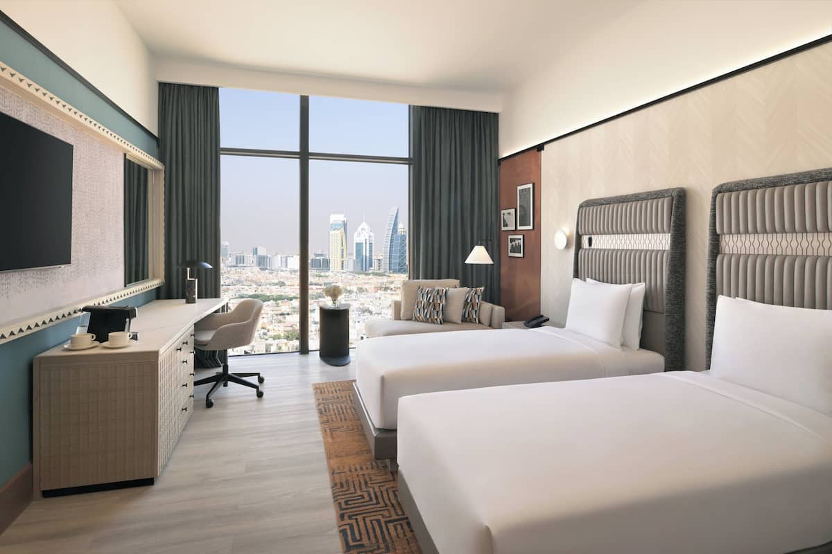 Minibar, caja fuerte, escritorio y espacio para trabajar con un portátil