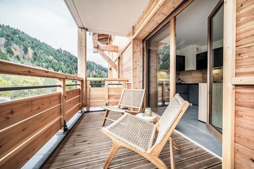 Mimosa–Apartment near piste, mountain-view balcony