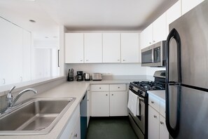 3 bedrooms - Sunny 3 BR 3 Bath Apt With Large Balcony (New York)