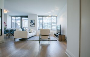 Apartment, Smoking | 2 bedrooms, Internet - Bright 2 Bedrooms 2 Bathrooms Unit With Balcony (New York)