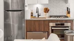 Room - Luxury 3 Bedroom 2 Bath Apartment in Prime Location of NYC (New York)