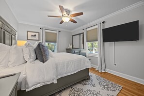 3 habitaciones, tabla de planchar con plancha, wifi y ropa de cama 