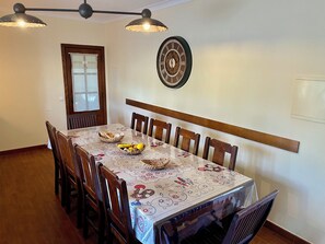 Sudah termasuk sarapan lengkap setiap hari