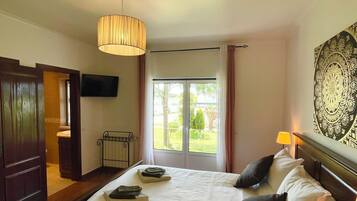 Suite Comfort, 1 Tempat Tidur Queen, balkon, pemandangan kebun | Wi-Fi gratis