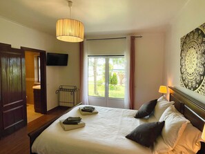 Suite Comfort, 1 Tempat Tidur Queen, balkon, pemandangan kebun | Wi-Fi gratis