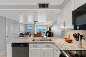 Fridge, microwave, oven, stovetop - Wonderful Beachfront Townhome with Stunning Gulf Views (Miramar Beach)