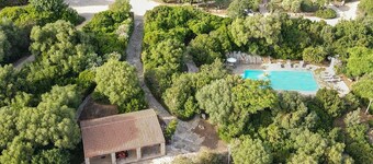 Private cottage at ground floor, in an exclusive and secluded location, 35 square meters, ideal for 4 guests.It comprises a cozy living room with a sofa bed, fully equipped kitchenette, a double bedroom and a bathroom with shower.A splendid terrace with 