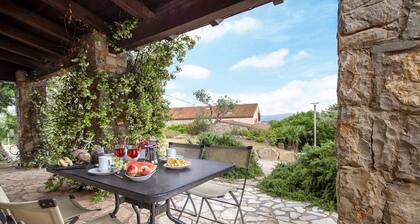 Private cottage at ground floor, in an exclusive and secluded location, 35 square meters, ideal for 4 guests.It comprises a cozy living room with a sofa bed, fully equipped kitchenette, a double bedroom and a bathroom with shower.A splendid terrace with