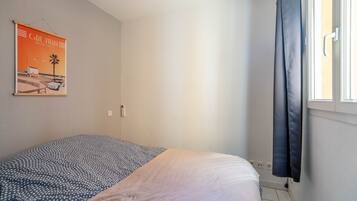 2 bedrooms, iron/ironing board, WiFi, bed sheets