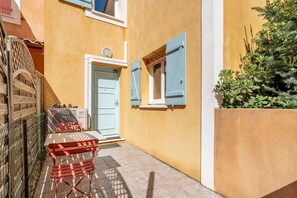 Exterior - Holiday Home 'Au Pin' with Private Terrace, Wi-Fi, and Air Conditioning (Narbonne)