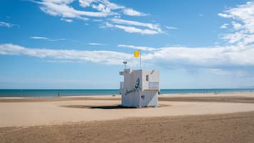 Una spiaggia nelle vicinanze