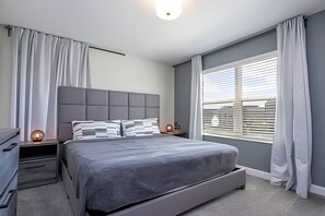5 habitaciones, tabla de planchar con plancha, internet y ropa de cama 