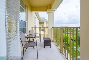 Property grounds - Stylish 3BR Apartment at Vista Cay Resort (Orlando)