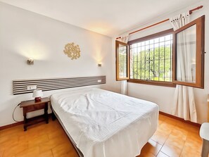 4 habitaciones, tabla de planchar con plancha y ropa de cama 