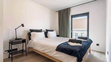 3 slaapkamers, een bureau, een strijkplank/strijkijzer, wifi