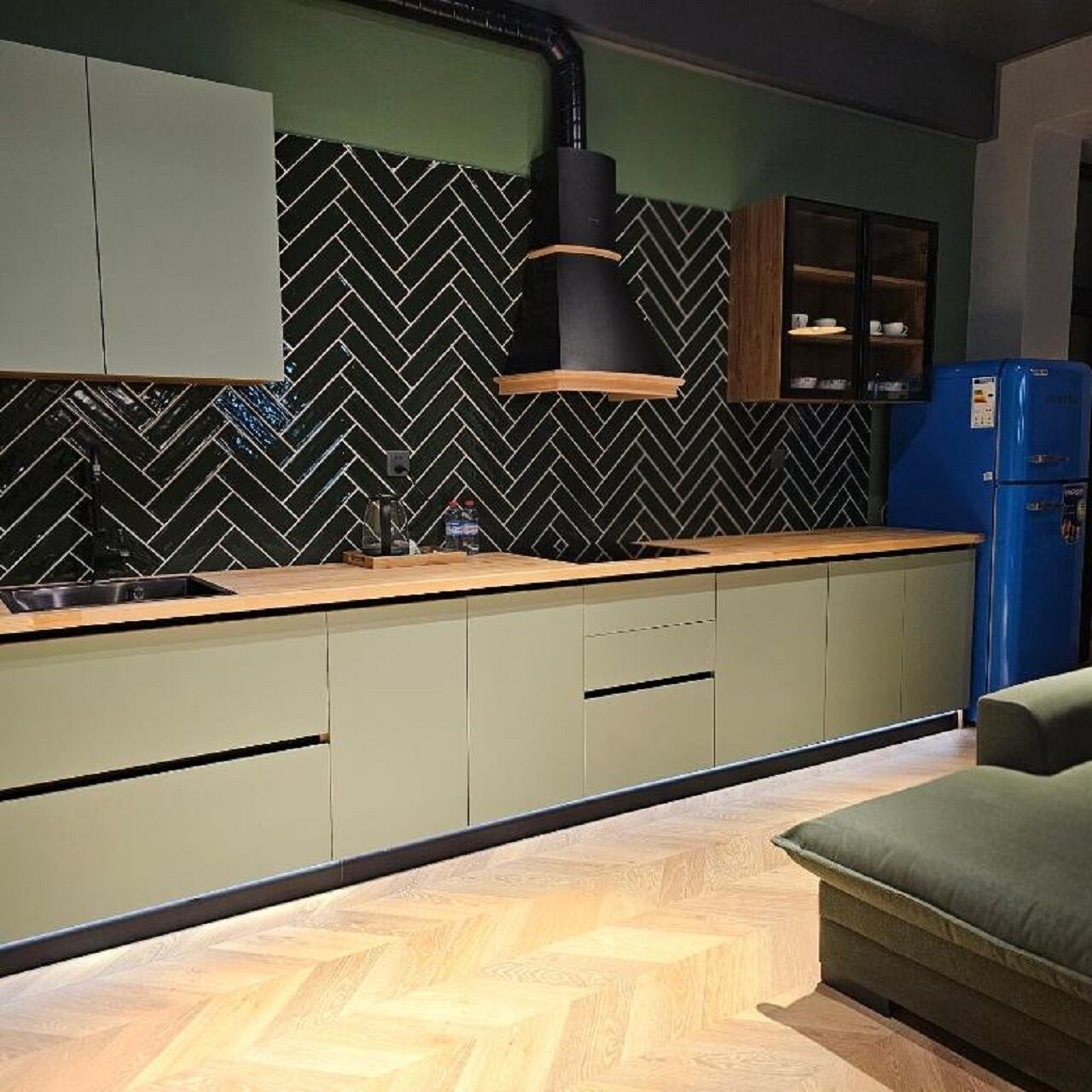 Kühlschrank, Mikrowelle, Ofen, Herdplatte