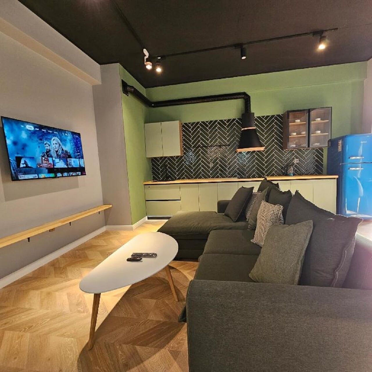 Comfort-Apartment, Balkon, Stadtblick | Zimmersafe, Schreibtisch, laptopgeeigneter Arbeitsplatz