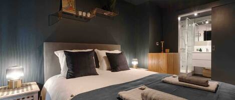 3 bedrooms, desk, iron/ironing board, WiFi