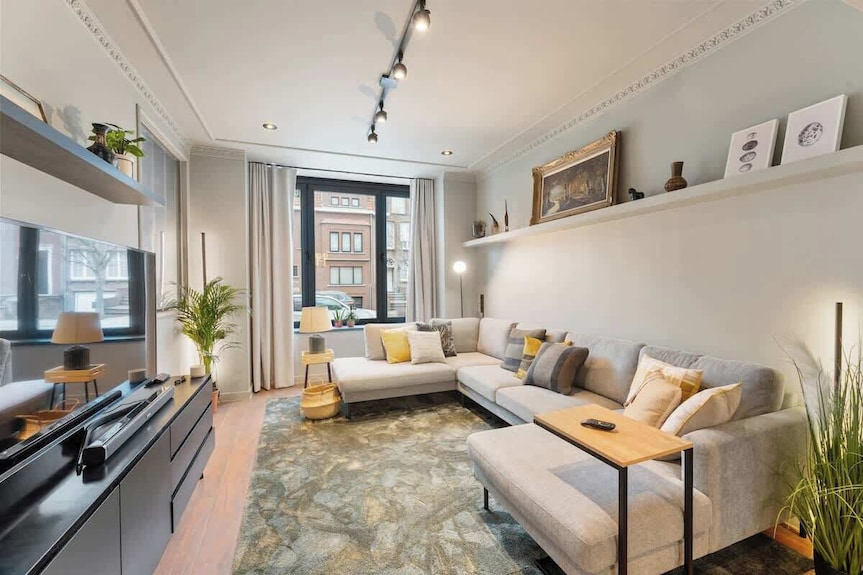 Elegant & Spacious House Close To Center - Izegem