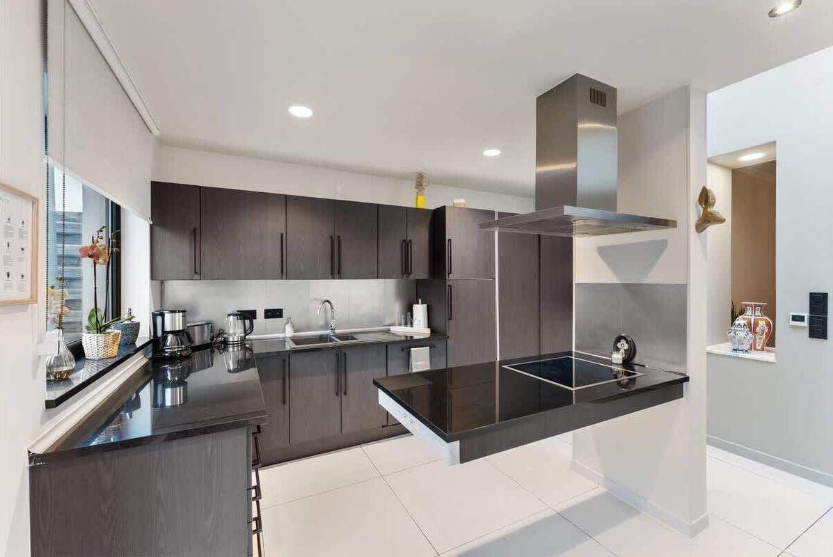 ثلاجة، ميكروويف، فرن، موقد طهي مسطح