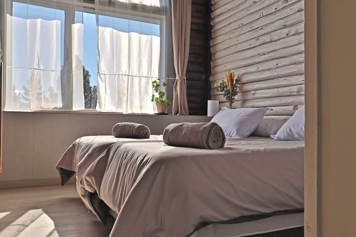 Habitación estándar con 1 cama matrimonial o 2 individuales, vista al lago | Caja de seguridad en la habitación, cortinas blackout y wifi gratis