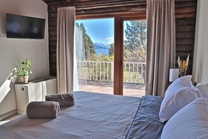 Standard Double or Twin Room, Lake View | In-room safe, blackout drapes, free WiFi - Casa VanTitter (San Carlos de Bariloche)