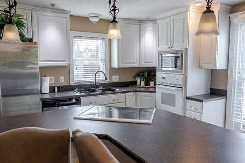 Charming 1851 Historic Home - Downtown Elizabethtown