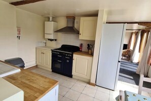Private kitchen - The Granary - Countryside Haven (Offham)