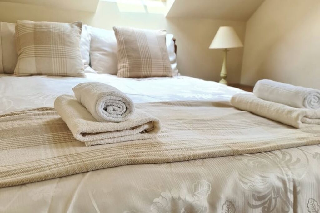 3 bedrooms, bed sheets