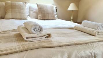 3 bedrooms, bed sheets