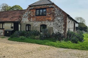 Exterior - The Barn - Countryside Haven (Offham)