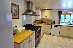Private kitchen - The Barn - Countryside Haven (Offham)