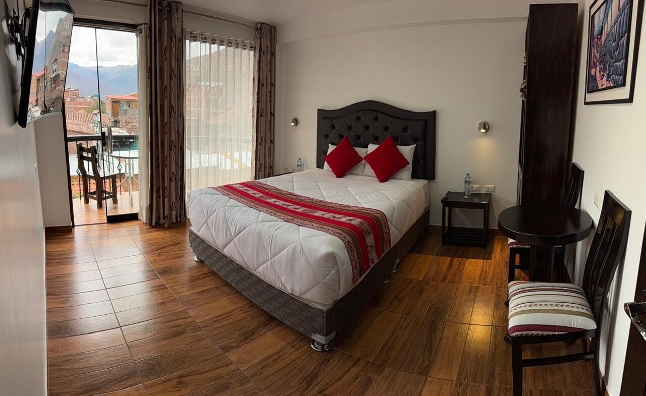 Panorama tweepersoonskamer, uitzicht op de stad | Gratis wifi, beddengoed