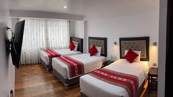 Chambre Triple Standard, vue ville | Wi-Fi gratuit