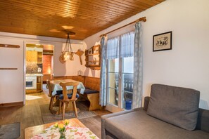 Televisión y chimenea 