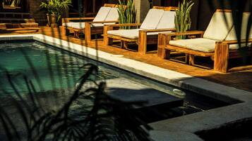 Una piscina cubierta