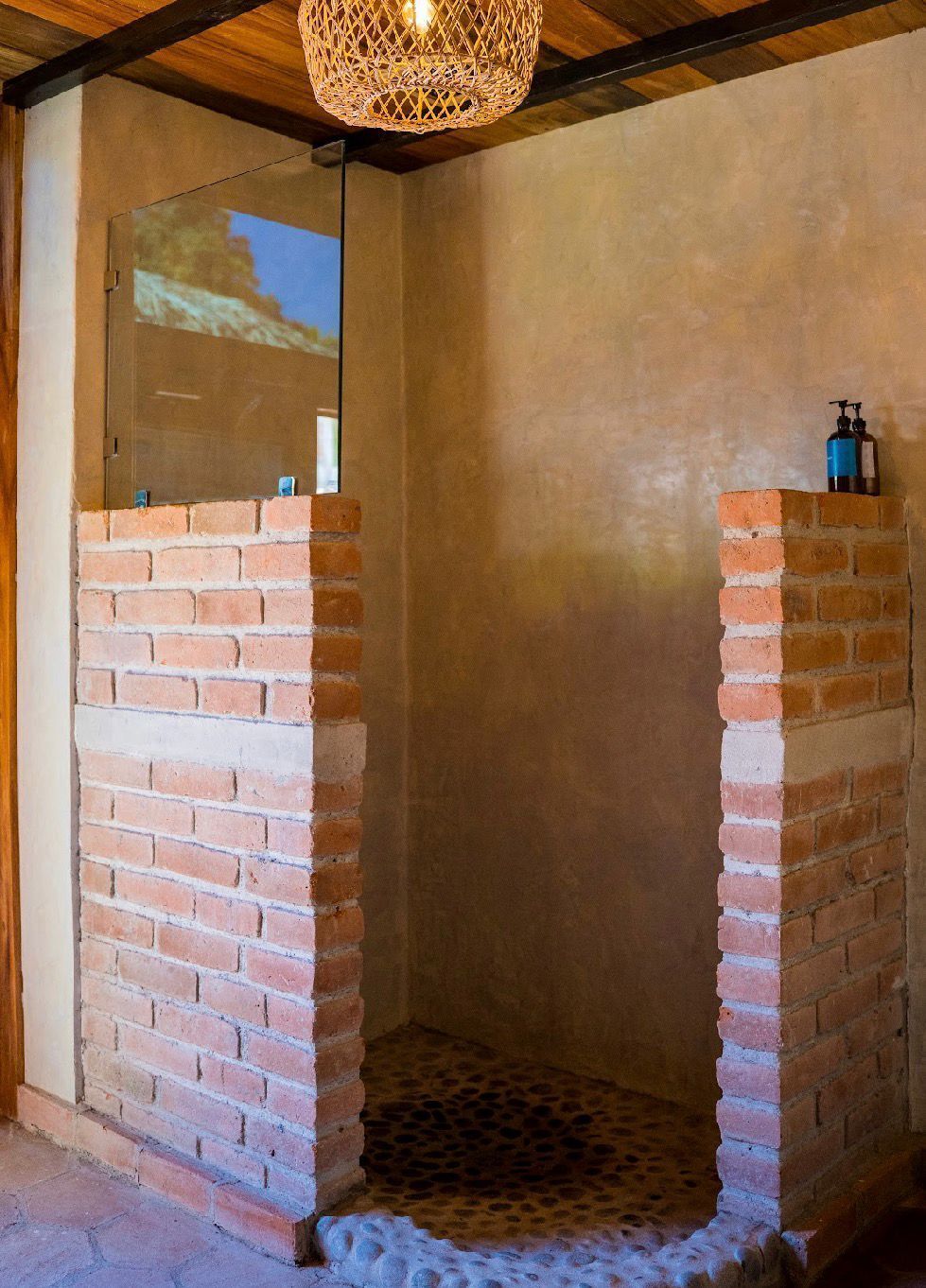 Jabón, champú y papel higiénico