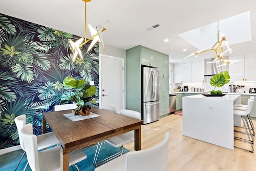 @ Marbella Lane - SJ Designer Home 3BR Ldry+p