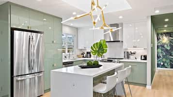 單棟房屋 (3 Bedrooms) | 私人廚房 | 咖啡機/沖茶器、電熱水壺、餐桌