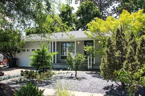 Front of property - @ Marbella Lane - SJ Designer Home 12-min to Levi's (San Jose)