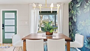 Rumah Desain (3 Bedrooms) | Makan di kamar